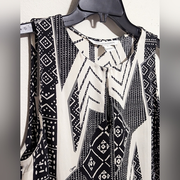 Diane von Furstenberg 'Maya' Print Stretch Silk Black and White Top - Picture 5 of 12